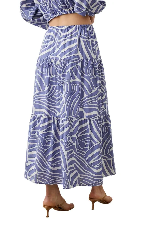 mary-skirt-in-island-waves