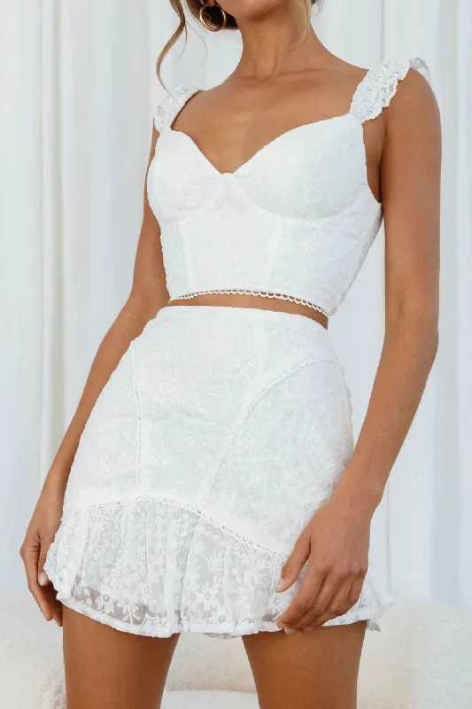 quincy-frill-strap-floral-embroidery-crop-top-white